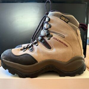 Salomon Women’s Suede Gore‑Tex X Ultra Hiking Boots with ContraGrip soles size 7